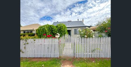 White Picket Fence - Family Home - Photo 2