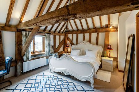 A spacious and attractive three bedroom barn conversion with views of the South Downs - Photo 5