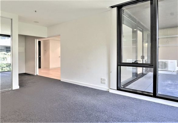 STYLISH AND SERENE APARTMENT - Photo 1