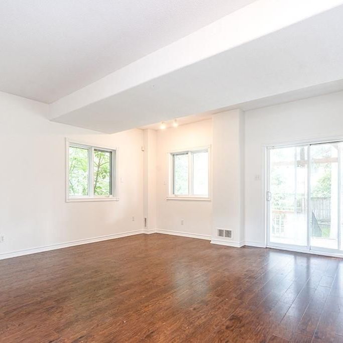For Lease - 40 Kell Place, Barrie, Ontario - Photo 1