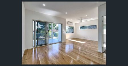 MODERN TWO BEDROOM UNIT HANDY TO BROOKESIDE! - Photo 4