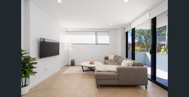 Stylish apartment in prime Liverpool location - Photo 1