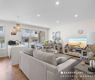 Stunning Townhouse - Modern Living in Prime Location - Photo 5