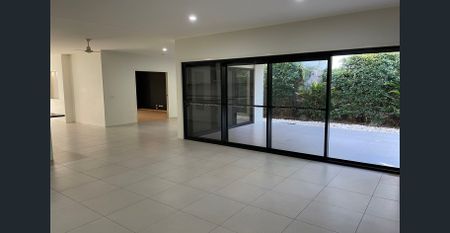 Executive Home in a quiet cul-de-sac in Popular Palmwoods. - Photo 4