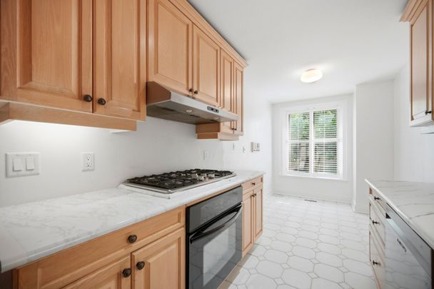 For Lease - 246 Walmer Road, Toronto, Ontario - Photo 1