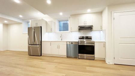 For Lease - 19 William Crawley Way, Oakville, Ontario - Photo 2