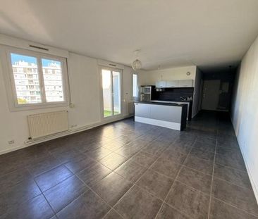 Location Appartement 3 pièces 66m² ST ETIENNE 42100 - Photo 2