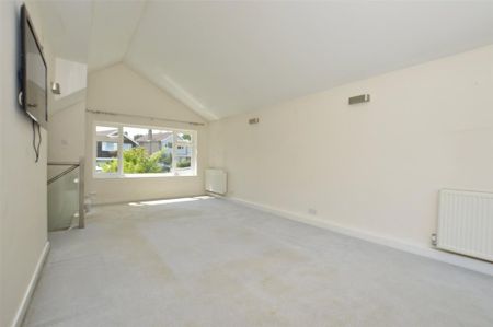 4 bedroom detached house to rent - Photo 2