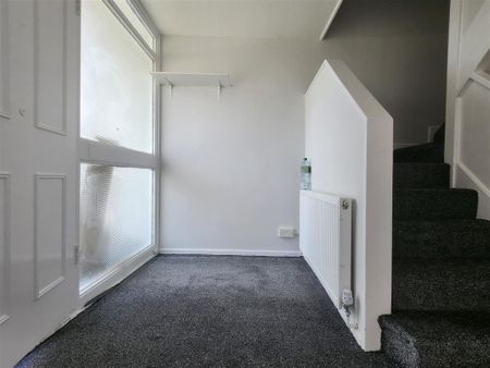 3 bedroom semi-detached house to rent - Photo 3