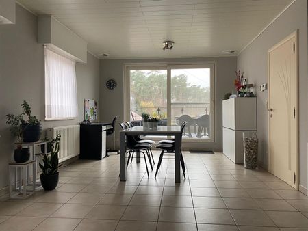 Ruim drie slaapkamer appartement met terras en carport - Photo 3