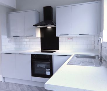 Newly Refurbished 3-Bedroom End Terrace in Popular Royston Location - Photo 1