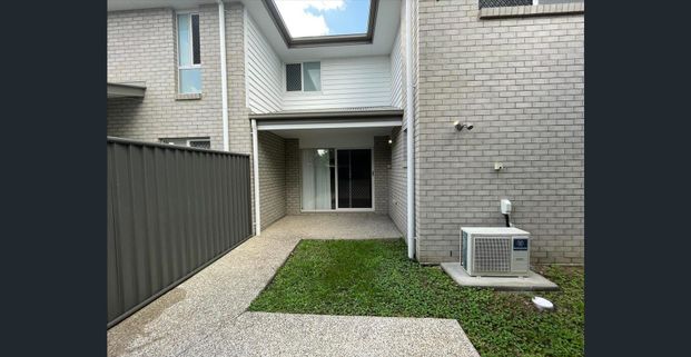 Contemporary Family Living in Coomera’s Big Sky Estate - Photo 1