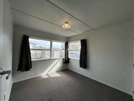 17 Glasgow Street, Hawera - Photo 2