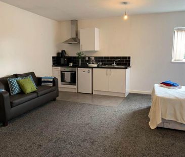 Studio to rent - Photo 2