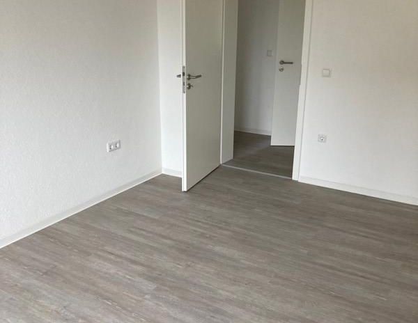 Neu renovierte 3-Zimmer-Wohnung mit Einbauküche - Foto 1
