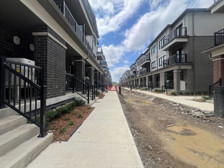 For Lease - 214 Matawin Lane, Richmond Hill, Ontario - Photo 3