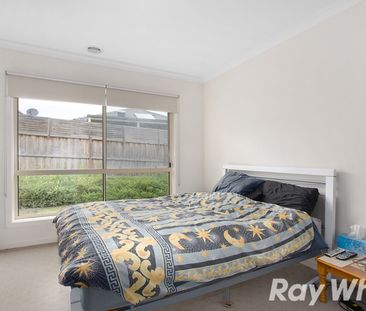 2/22 Arthur Phillip Drive, Pakenham VIC 3810 - House For Rent | Domain - Photo 5