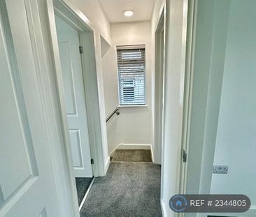 2 bedroom semi-detached house to rent - Photo 5