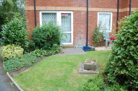 1 bedroom ground floor flat to rent - Photo 5