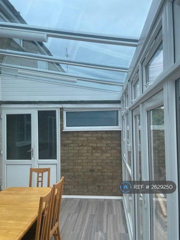 1 bedroom in a house share to rent - Photo 5