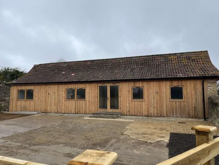 Barn conversion situated on the edge of Corsham. - Photo 5