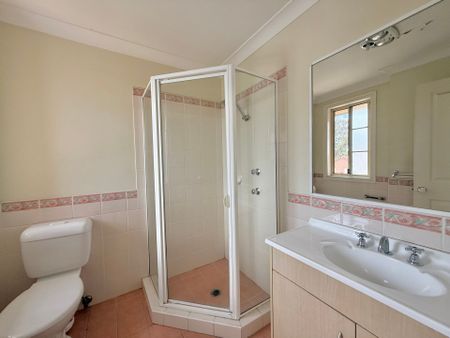 Four Bedroom Family Home in Great Location&excl;&excl; - Photo 2