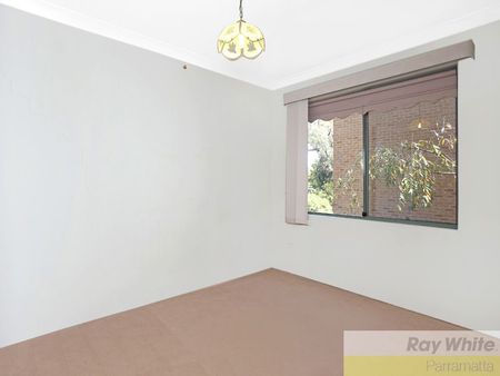LARGE 2 BEDROOM CLOSE TO CBD - Photo 3