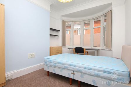 4 bedroom terraced house to rent - Photo 2