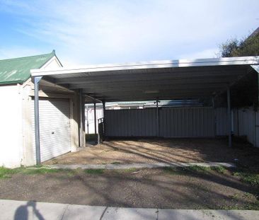 FOUR BEDROOM IN CBD LOCATION - Photo 4