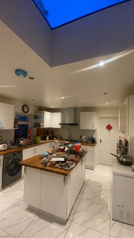 1 bedroom in a house share to rent - Photo 5