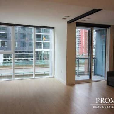 Modern 1 Bed, 1 Bath, Den, Parking, Downtown, Balcony & More! - Photo 1