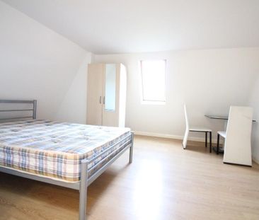 Hanger Lane, London - Photo 1