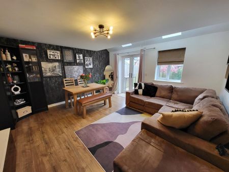 4 bedroom semi-detached house to rent - Photo 2