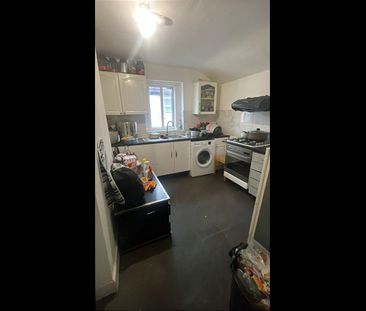 Room in a Shared House, Katherine Road, E6 - Photo 4
