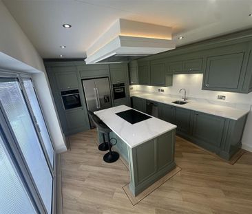4 bedroom detached house to rent - Photo 2