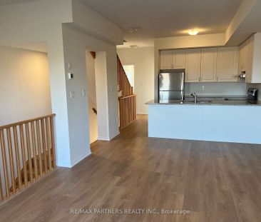 Townhouse For Lease | E8123424 - Photo 4