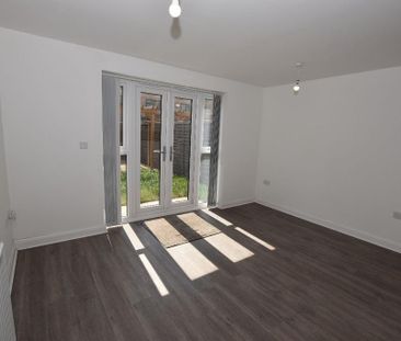 3 bedroom terraced house to rent - Photo 2