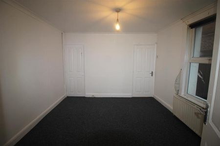 3 bedroom end of terrace house to rent - Photo 5