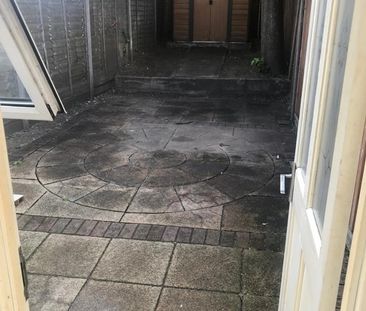 2 Bed Terraced House, Mitcham Road, CR0 - Photo 1