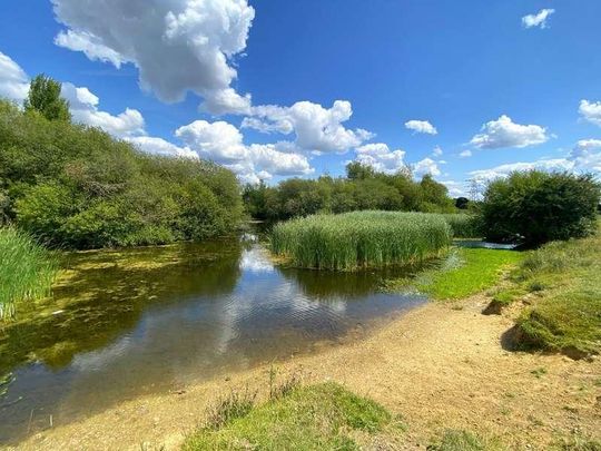 London Road, Staines-upon-thames, Surrey, TW18 - Photo 1