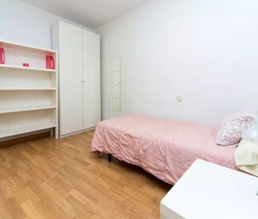 Single Bed in Room in a shared 8-bedroom apartment for rent in Emba... - Photo 6