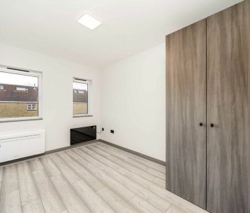 Colney Hatch Lane - Photo 6