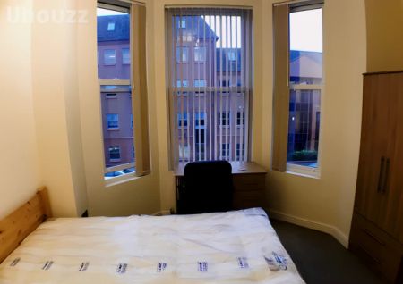 Entire Place·1B1B··2·5 Queen Vicrotia St - Photo 3
