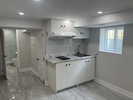 Detached Home For Lease | W9254233 - Photo 4