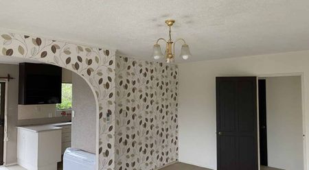 Great Location For This Family Home - Photo 2