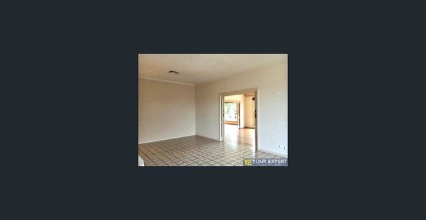 Spacious house with 2000m2 beautiful yard - Photo 1