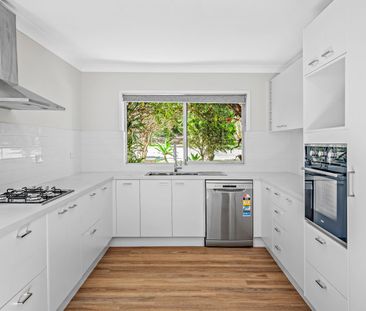 DELIGHTFUL MODERN HOME - Photo 2