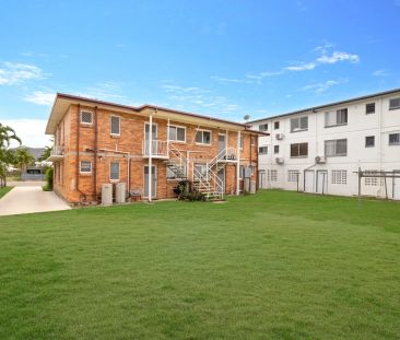 Convenient living close to shops & transport - Photo 4