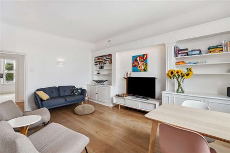 A wonderfully bright two bedroom apartment on Kensington Park Road - Photo 3