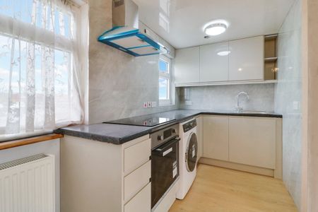 Loretto Gardens, Harrow, HA3 - Photo 3